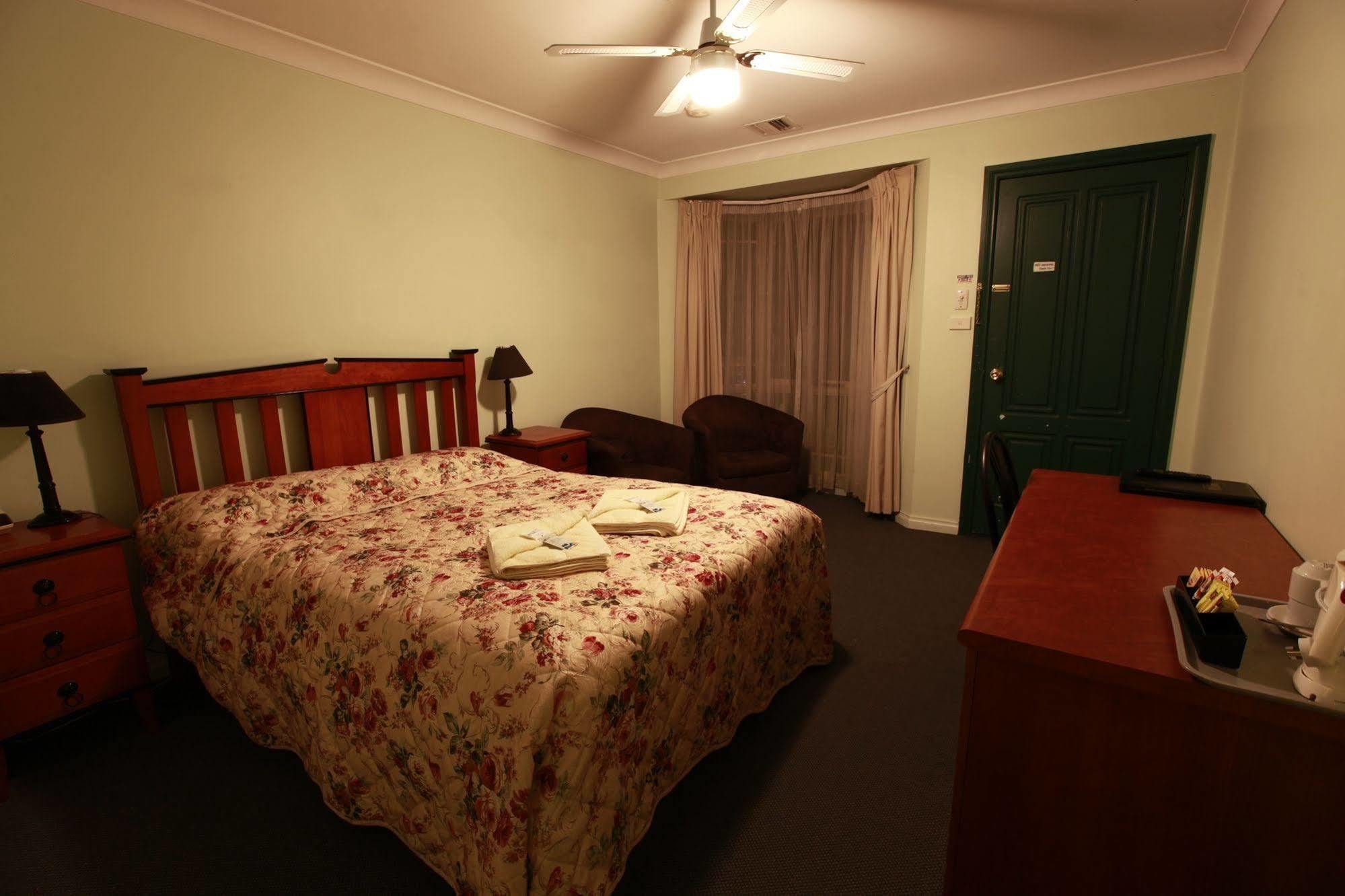 Miranda Lodge Canberra Exteriör bild